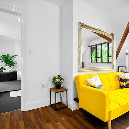 Stylish Apartment - Parking - Outdoor Terrace - Wolverhampton - Netlix - Wifi - 9Bpc Exterior photo