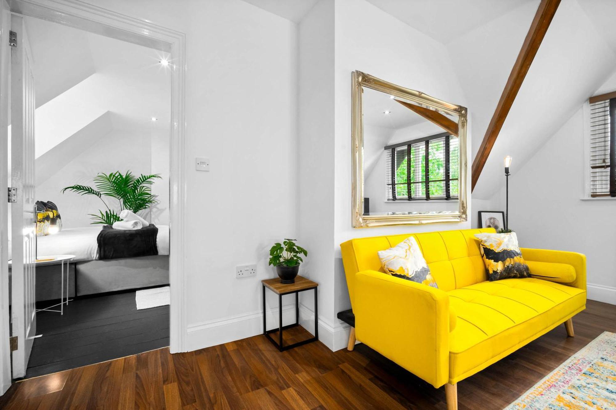 Stylish Apartment - Parking - Outdoor Terrace - Wolverhampton - Netlix - Wifi - 9Bpc Exterior photo