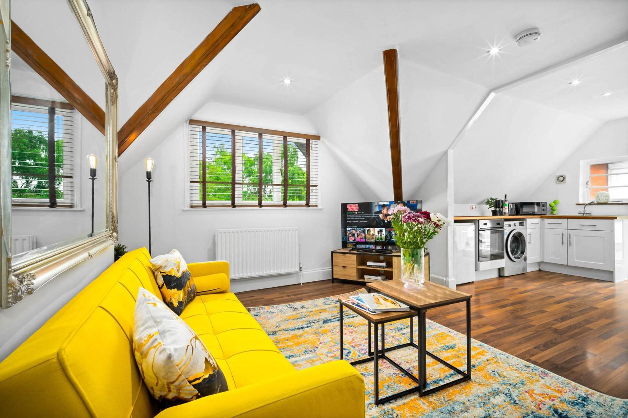Stylish Apartment - Parking - Outdoor Terrace - Wolverhampton - Netlix - Wifi - 9Bpc Exterior photo