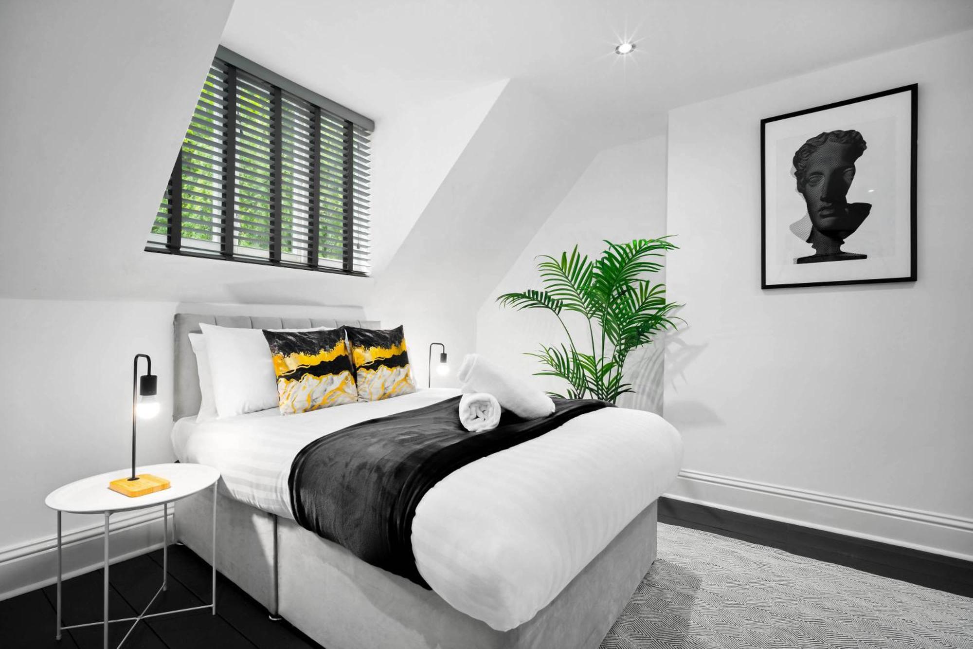 Stylish Apartment - Parking - Outdoor Terrace - Wolverhampton - Netlix - Wifi - 9Bpc Exterior photo
